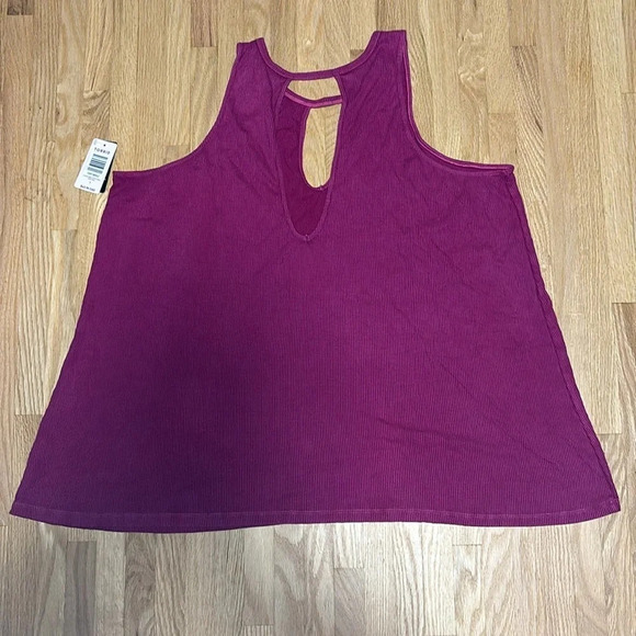 NWT torrid | key hole tank top - Picture 4 of 4
